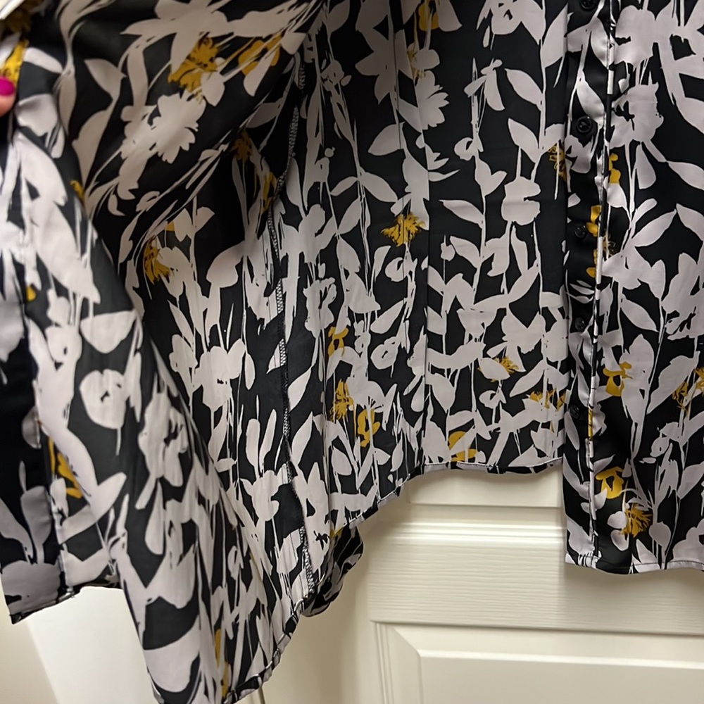 Guess Blouse - Picture 4 of 8